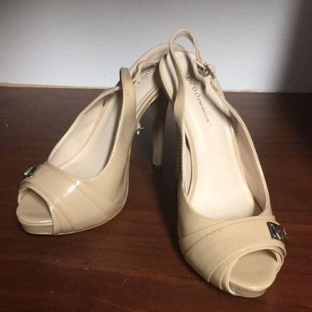 BCBG Women’s taupe heels  
